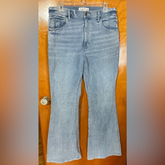Abercrombie Ultra High Rise Flare Jean - Picture 2 of 8